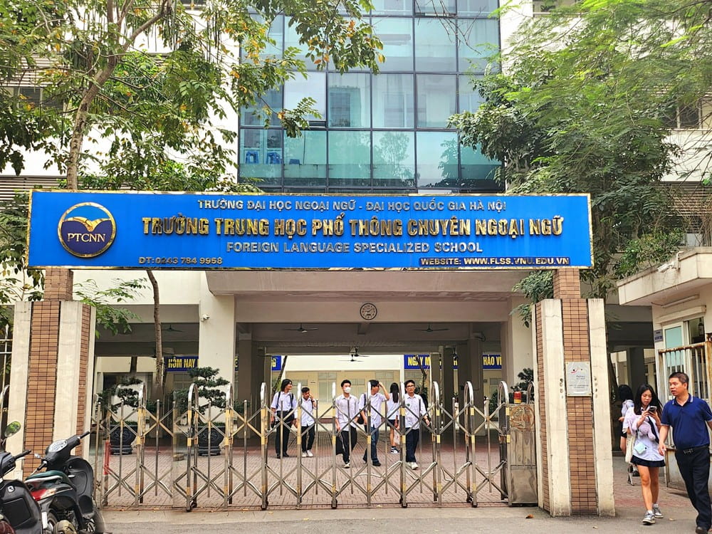 Trường THPT chuyên Ngoại ngữ