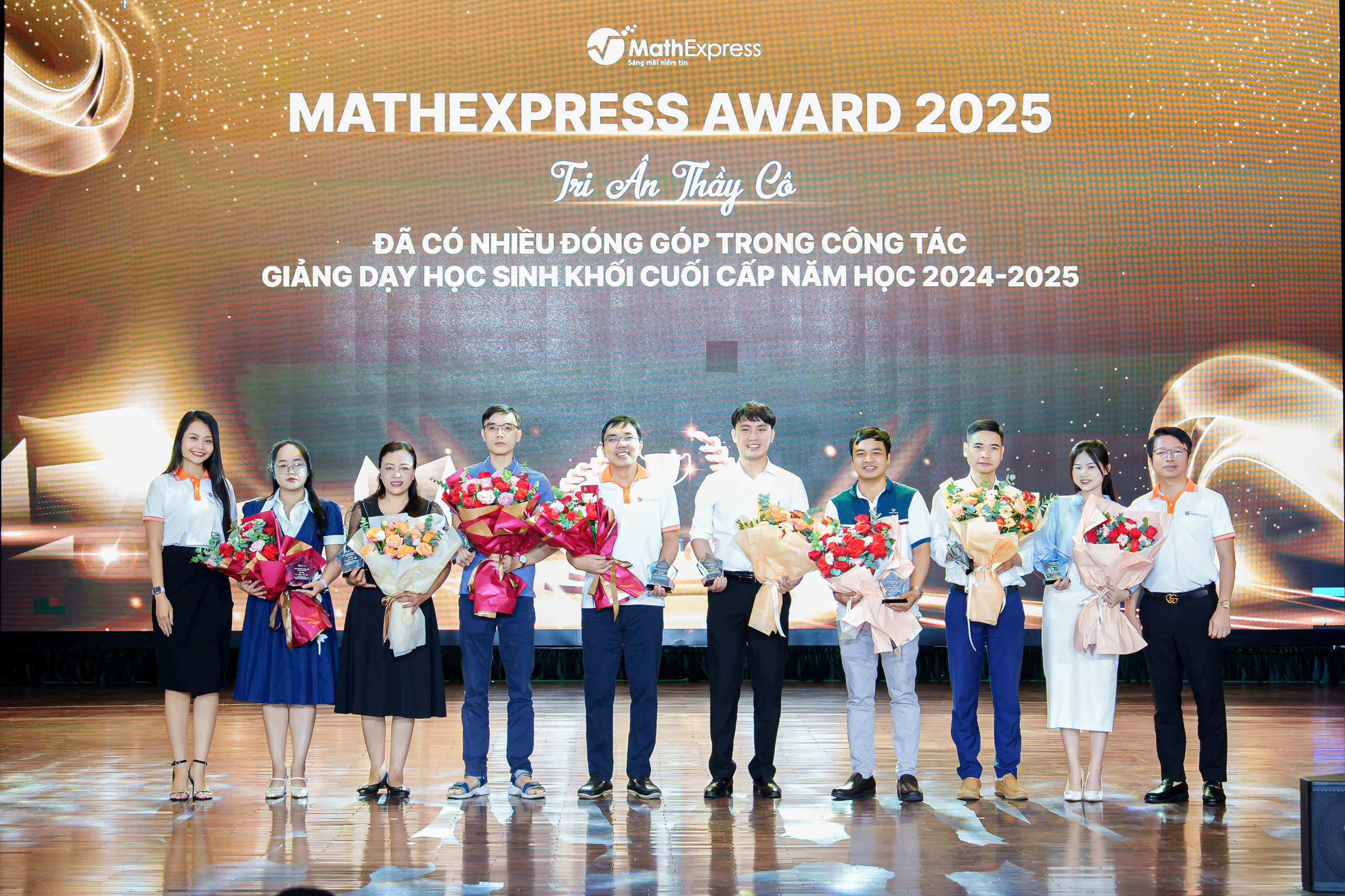 MathExpress tri ân các thầy cô có đóng góp trong công tác giảng dạy khối chuyển cấp năm học 2024-2025