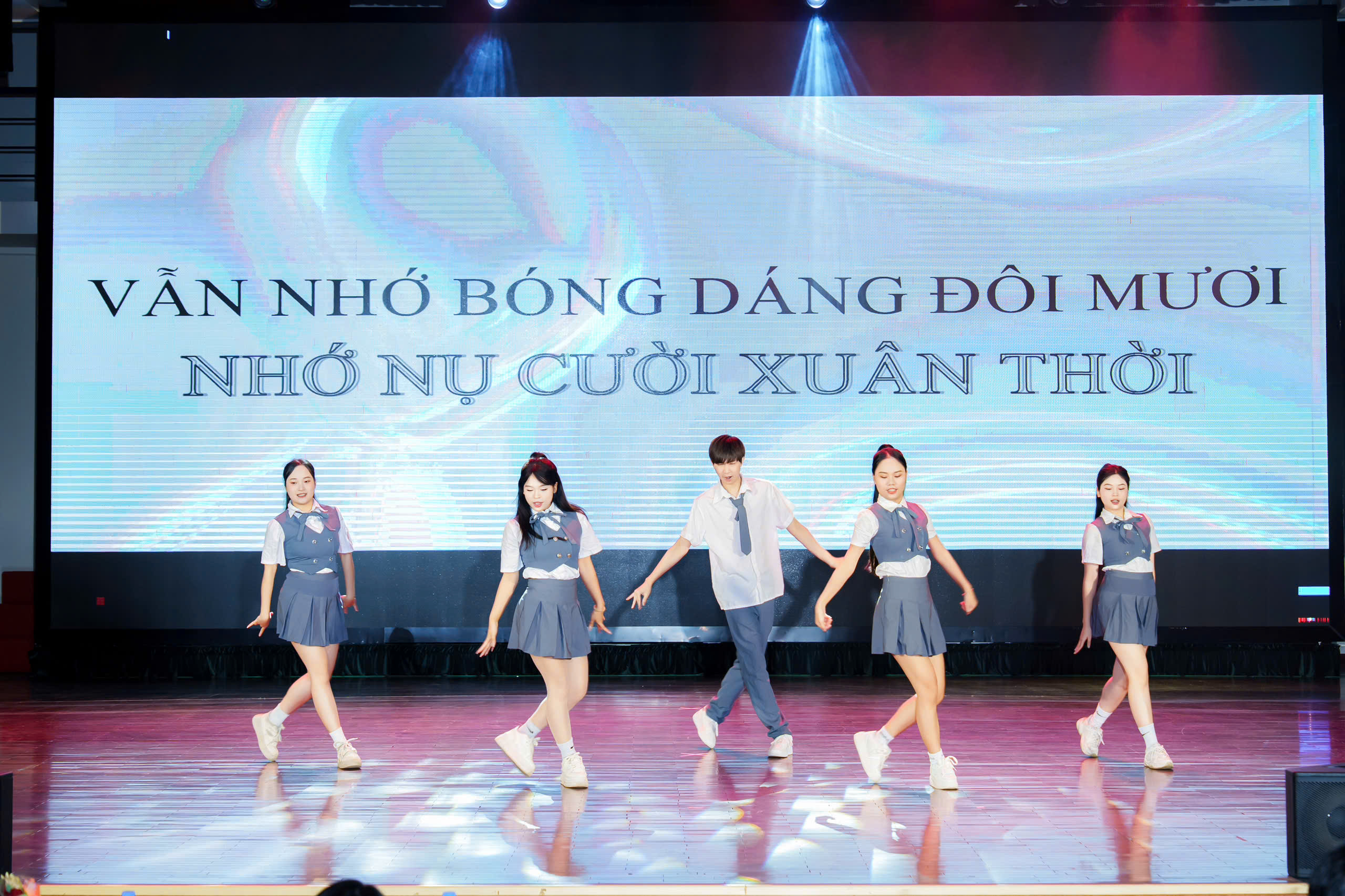 Tiết mục văn nghệ trong chương trình