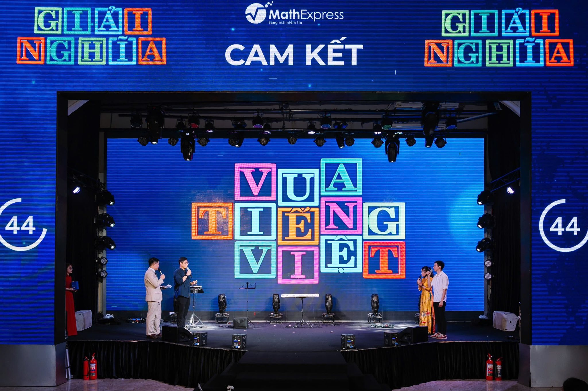 Phần thi "Vua Tiếng Việt" gay cấn tại sự kiện